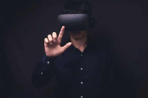 VR glasses connection metaverse online technology relating to metaverse investing in canada